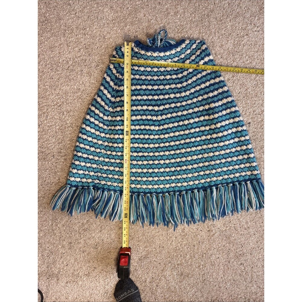 Vtg Hand Crochet Girls Poncho Blue Teal White Grannycore Boho 70s Kids Capelet - Picture 4 of 4